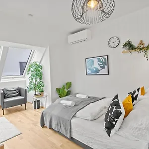 1 Min To Public Transport - 3 Min To Supermarket And Pharmacy - On-site Parking For 19,90 Eur , Bécs Ausztria